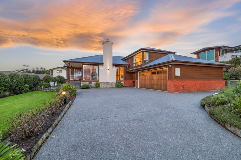 Photo of property in 43 Cannon Hill Crescent, Mount Pleasant, Christchurch, 8081
