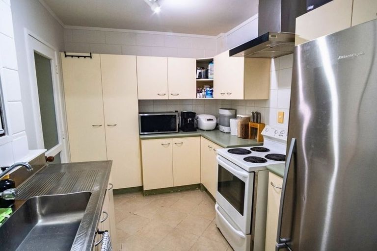 Photo of property in 2/37 Simon Ellice Drive, Bayview, Auckland, 0629