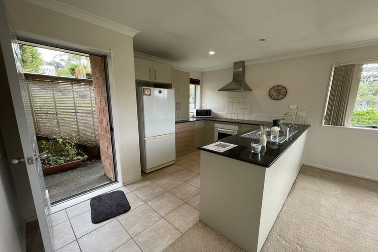 Photo of property in 25 Condor Place, Unsworth Heights, Auckland, 0632