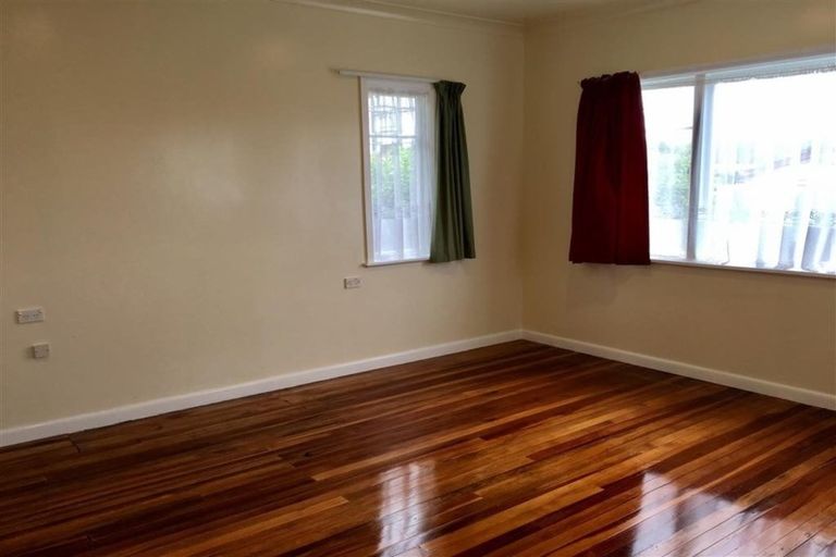 Photo of property in 38 Kirk Street, Otaki, 5512