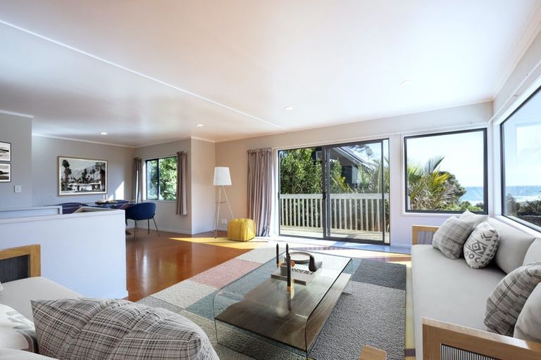 Photo of property in 19 Rayner Road, Piha, New Lynn, 0772