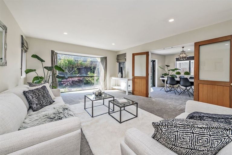 Photo of property in 3/118a Sawyers Arms Road, Northcote, Christchurch, 8052