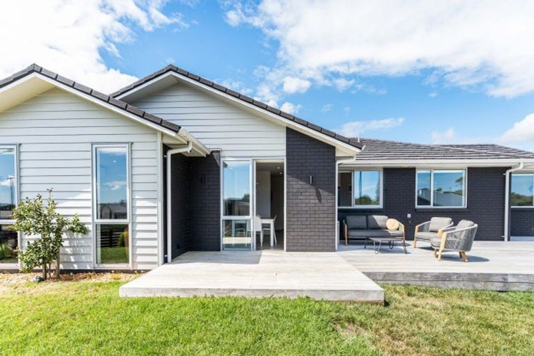 Photo of property in 11 Waikohi Avenue, Glenbrook, Waiuku, 2681