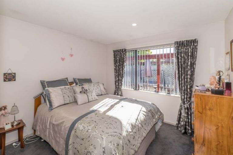 Photo of property in 18 Petries Road, Woodend, 7610