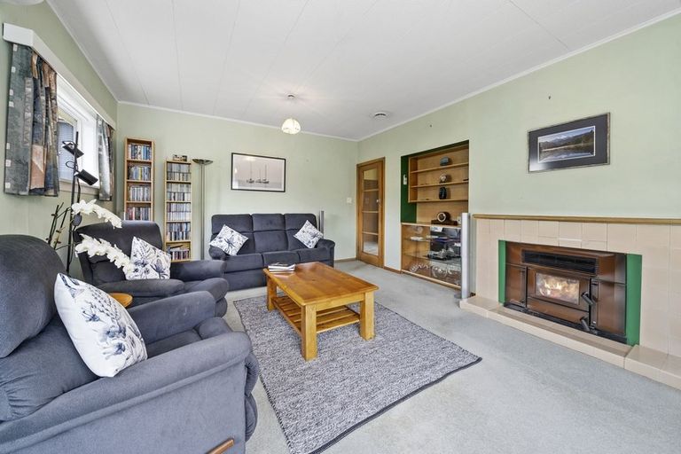 Photo of property in 25 Mexted Terrace, Tawa, Wellington, 5028