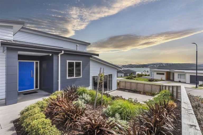 Photo of property in 7 Sue Dow Lane, Aotea, Porirua, 5024