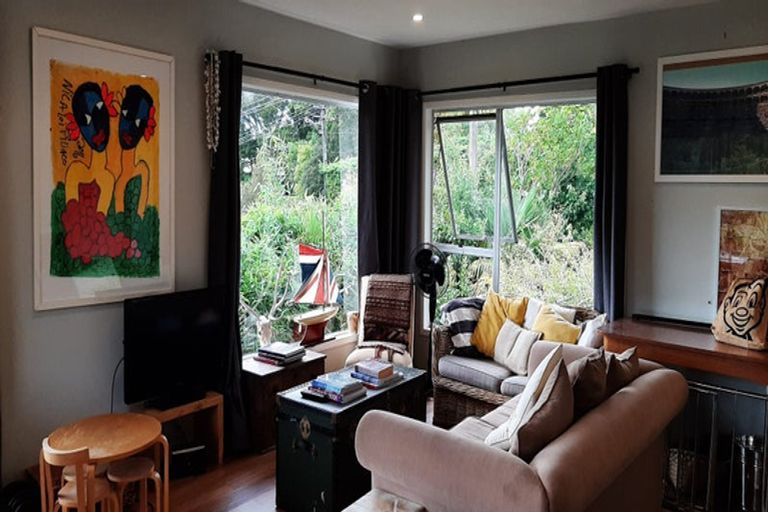 Photo of property in 37 West Lynn Road, Titirangi, Auckland, 0604