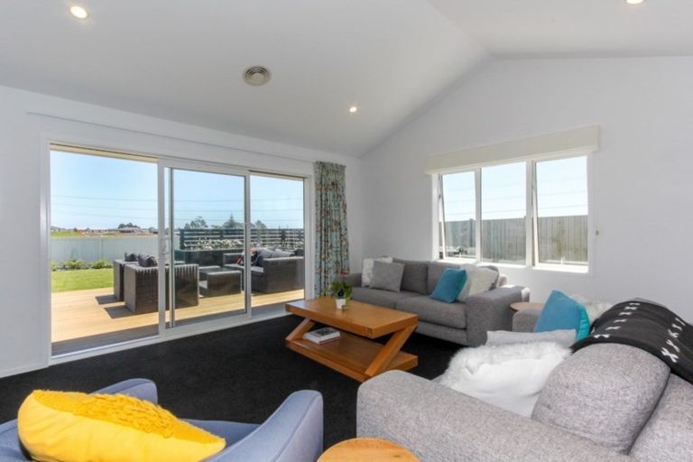 Photo of property in 53 Fernbrook Drive, Hurworth, New Plymouth, 4310