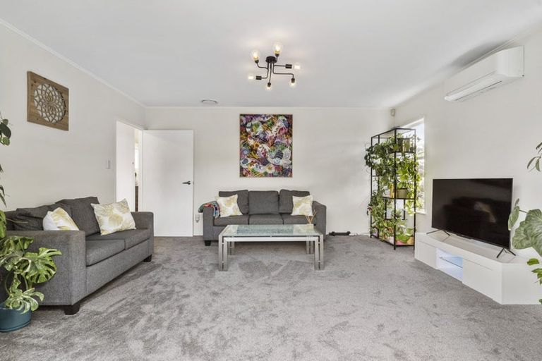 Photo of property in 71 Barrys Road, Glendene, Auckland, 0602