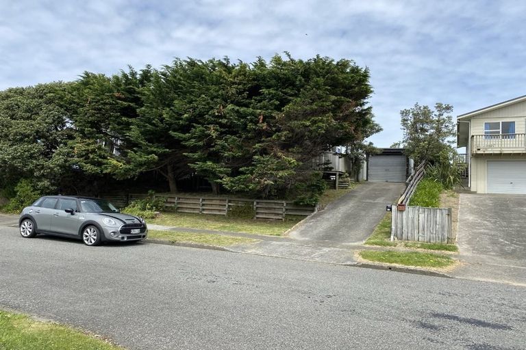 Photo of property in 10 Frances Street, Waikanae Beach, Waikanae, 5036