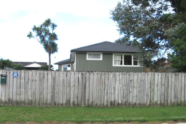 Photo of property in 7 Dawnhaven Drive, Te Atatu Peninsula, Auckland, 0610