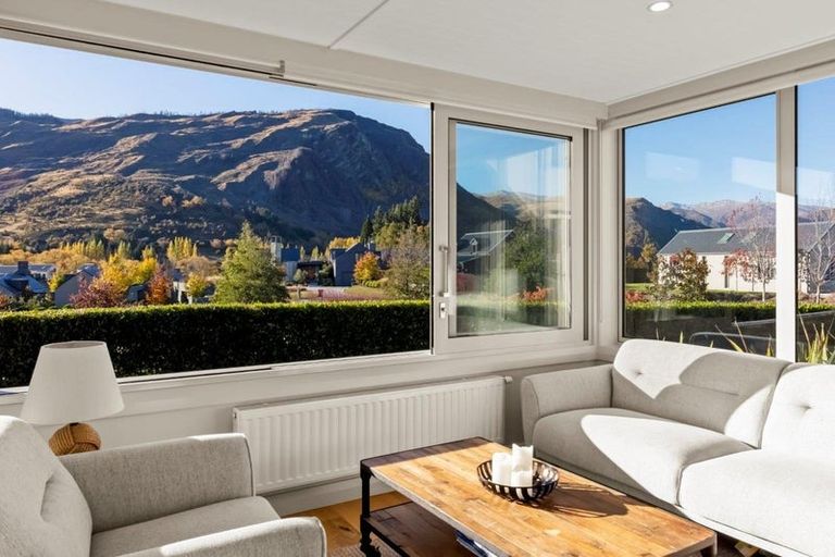Photo of property in 10 Mica Ridge, Arrowtown, 9371