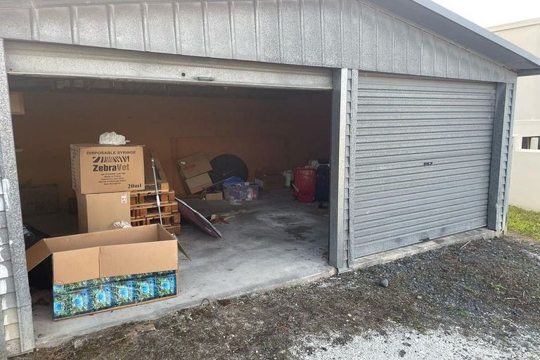 Photo of property in 2/119 Carlisle Road, Northcross, Auckland, 0632