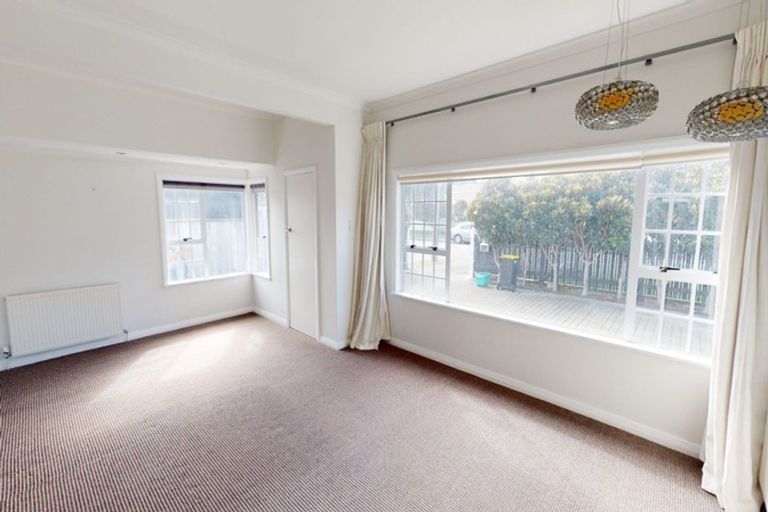 Photo of property in 30 Strathmore Avenue, Strathmore Park, Wellington, 6022