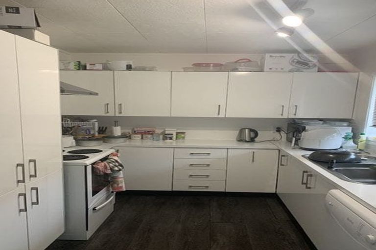 Photo of property in 15 Barbados Drive, Unsworth Heights, Auckland, 0632