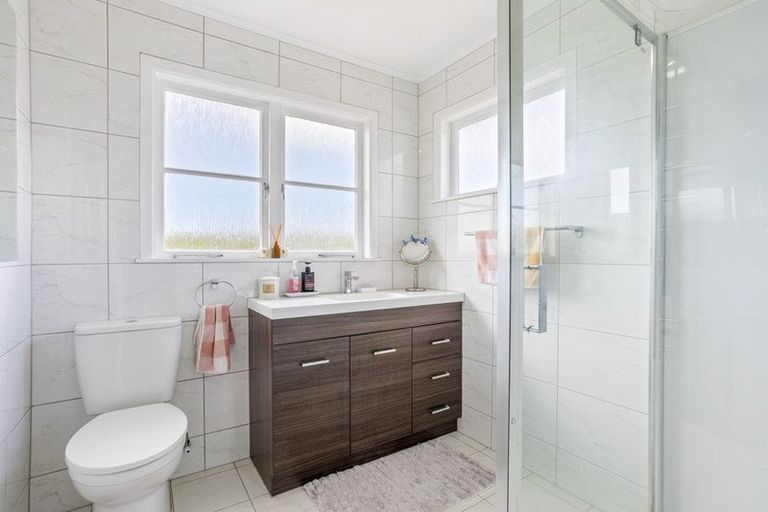 Photo of property in 15a Sarona Avenue, Glen Eden, Auckland, 0602