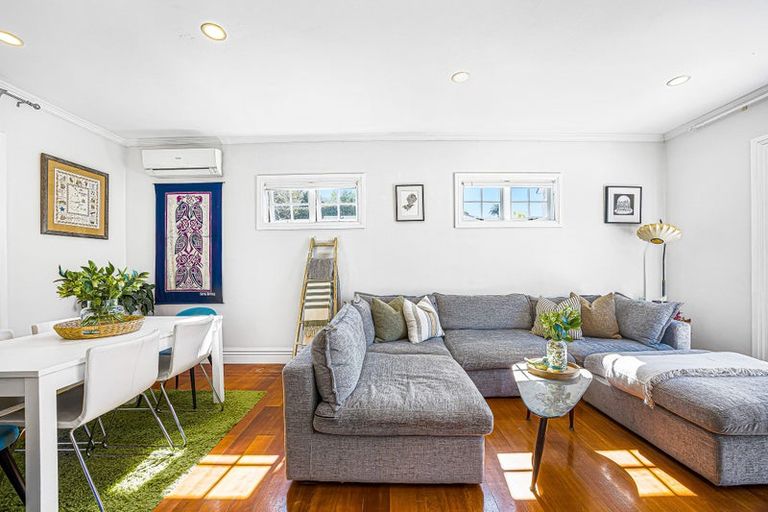 Photo of property in 4/14-26 Beach Road, Northcote Point, Auckland, 0627