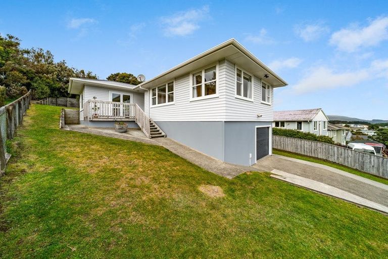 Photo of property in 24 Omapere Street, Waitangirua, Porirua, 5024
