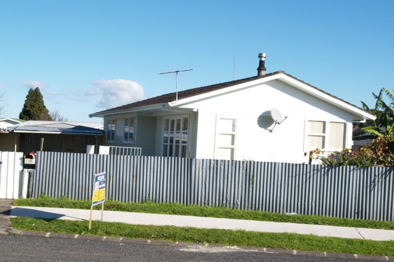 Photo of property in 8 Chisholm Place, Mangere East, Auckland, 2024