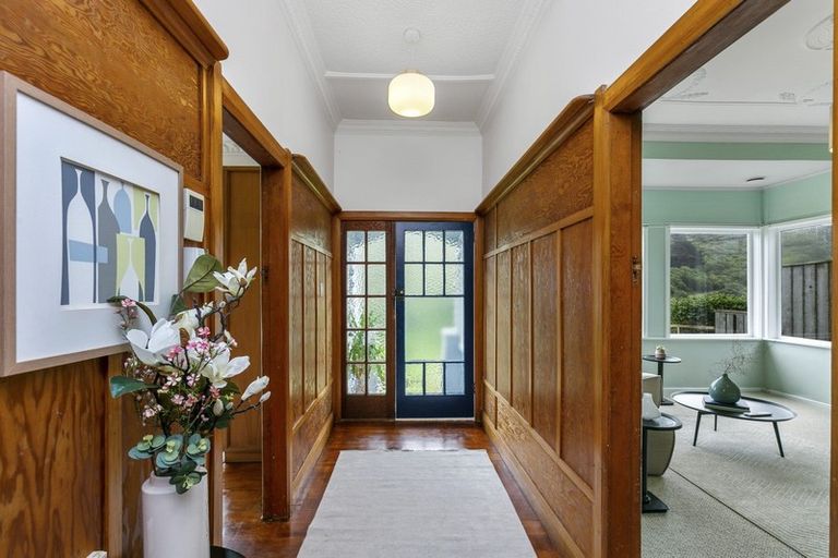 Photo of property in 121 Houghton Bay Road, Houghton Bay, Wellington, 6023