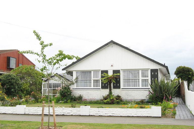 Photo of property in 42 Greendale Avenue, Avonhead, Christchurch, 8042
