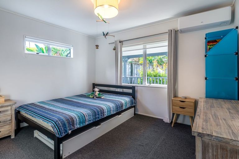 Photo of property in 1/34 Lambrown Drive, Totara Vale, Auckland, 0629