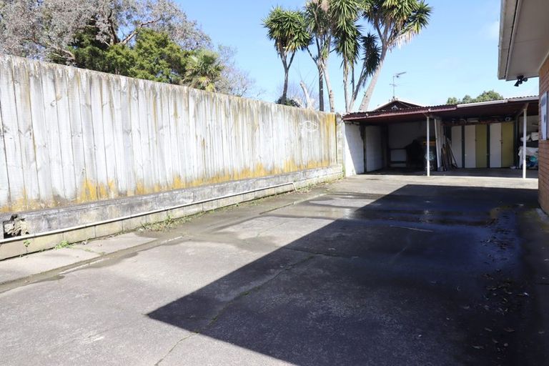 Photo of property in 2/81 Seabrook Avenue, New Lynn, Auckland, 0600
