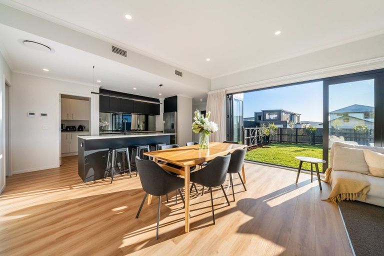 Photo of property in 12 Kaiaho Close, Aotea, Porirua, 5024