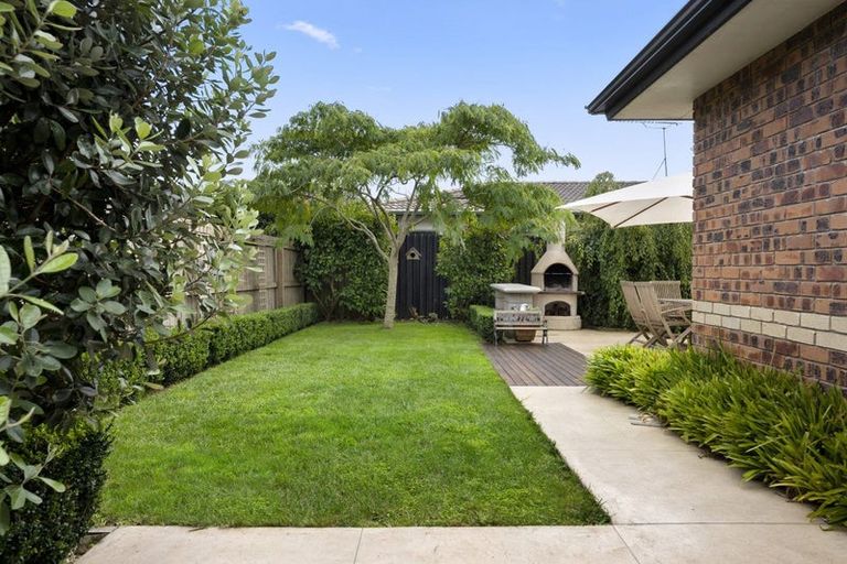 Photo of property in 20 Hocken Place, Mangere Bridge, Auckland, 2022