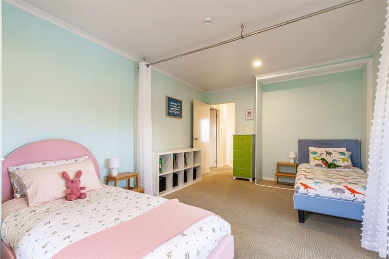 Photo of property in 11 Gunner Drive, Te Atatu Peninsula, Auckland, 0610