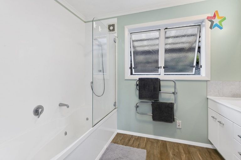 Photo of property in 35 Titiro Moana Road, Korokoro, Lower Hutt, 5012