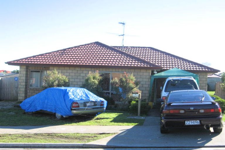 Photo of property in 4 Derryveagh Lane, Weymouth, Auckland, 2103