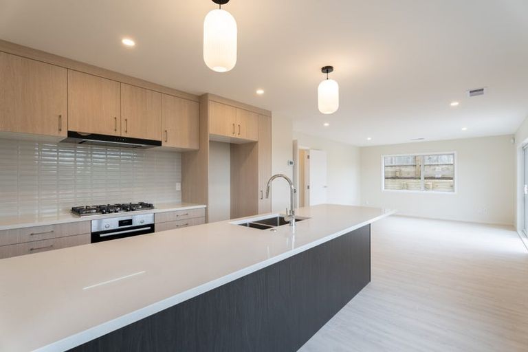 Photo of property in 70 Farnworth Terrace, Glenside, Wellington, 6037