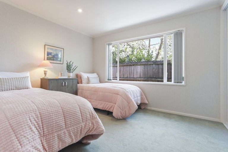 Photo of property in 4 Wardour Mews, Avonhead, Christchurch, 8042