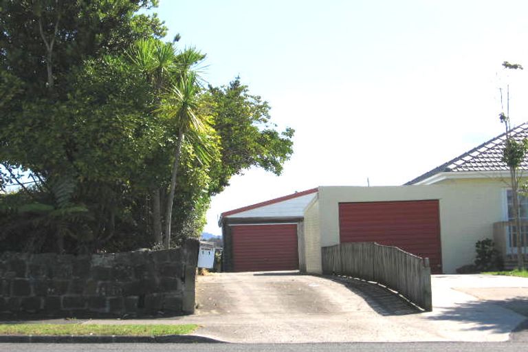 Photo of property in 131 Astley Avenue, New Lynn, Auckland, 0600