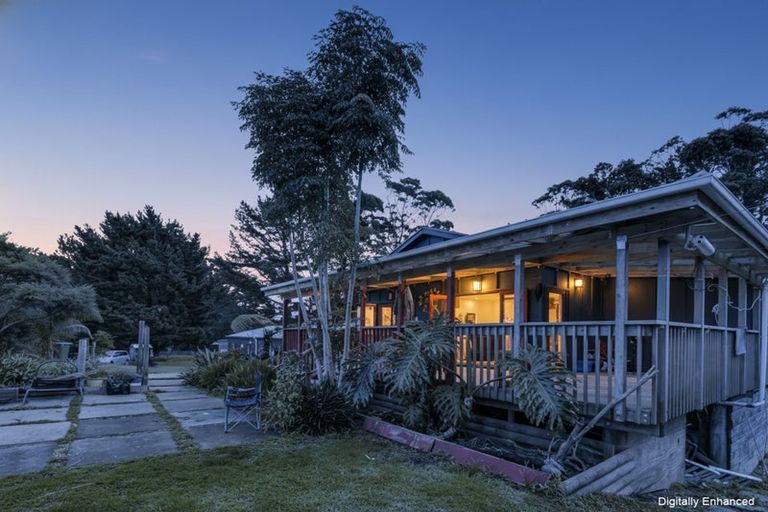 Photo of property in 129 Mcleod Road, South Head, Helensville, 0874