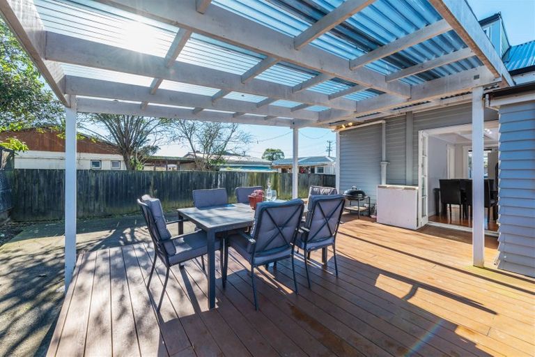 Photo of property in 13 Forest Hill Road, Henderson, Auckland, 0612