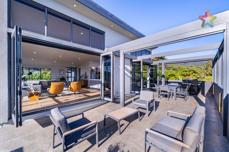 Photo of property in 22 Mount Marua Drive, Timberlea, Upper Hutt, 5018