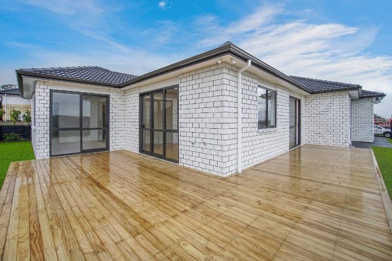 Photo of property in 48 Twin Parks Rise, Papakura, 2110
