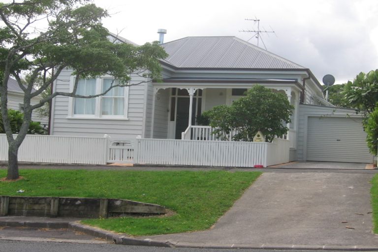 Photo of property in 42 Mozeley Avenue, Devonport, Auckland, 0624