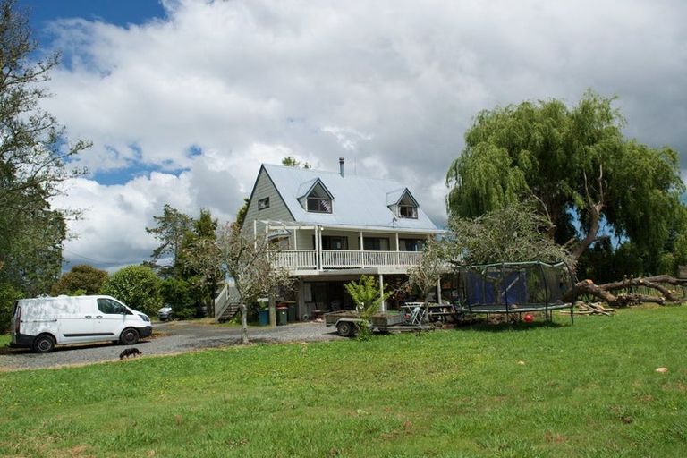 Photo of property in 9b Trotting Course Drive, Kumeu, 0891
