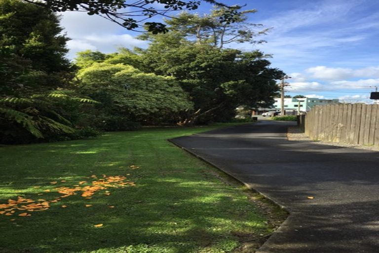 Photo of property in 135d Triangle Road, Massey, Auckland, 0614