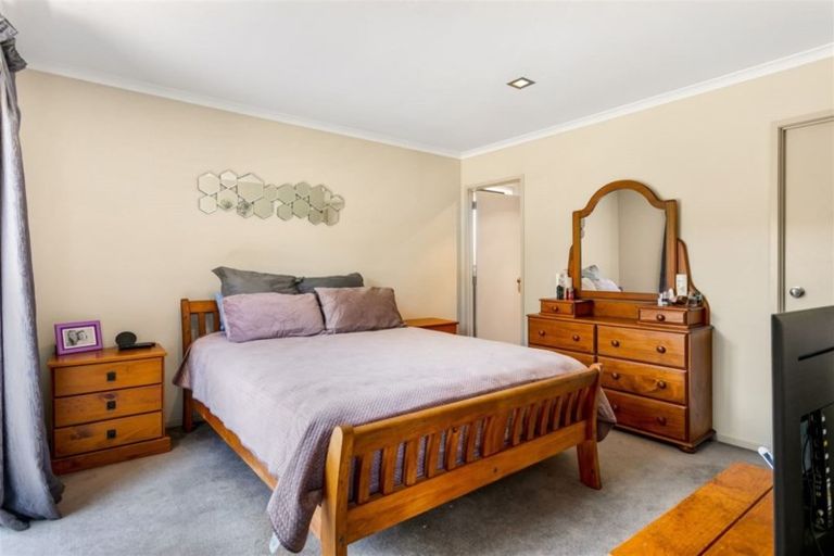 Photo of property in 70 South Kensington Way, Henderson, Auckland, 0612