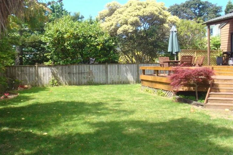 Photo of property in 2/25 Glencoe Road, Browns Bay, Auckland, 0630