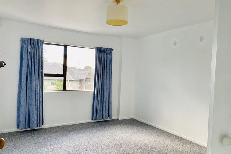 Photo of property in 2/15 Hamlin Road, Mount Wellington, Auckland, 1060