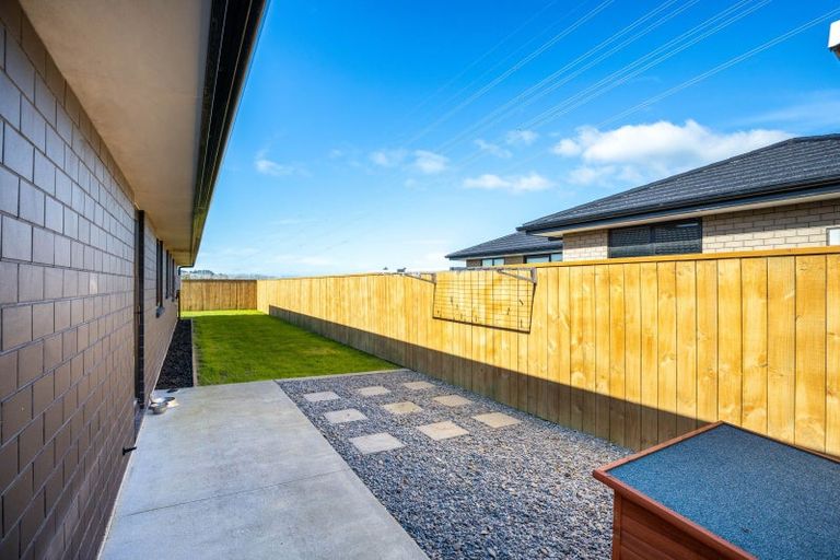 Photo of property in 3 Aheahea Way, Hurworth, New Plymouth, 4310