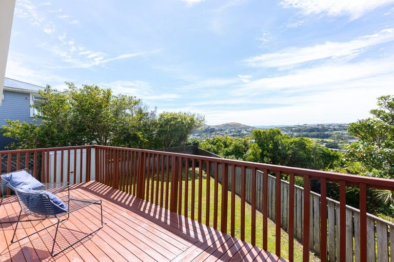 Photo of property in 8 Fitzpatrick Street, Newlands, Wellington, 6037