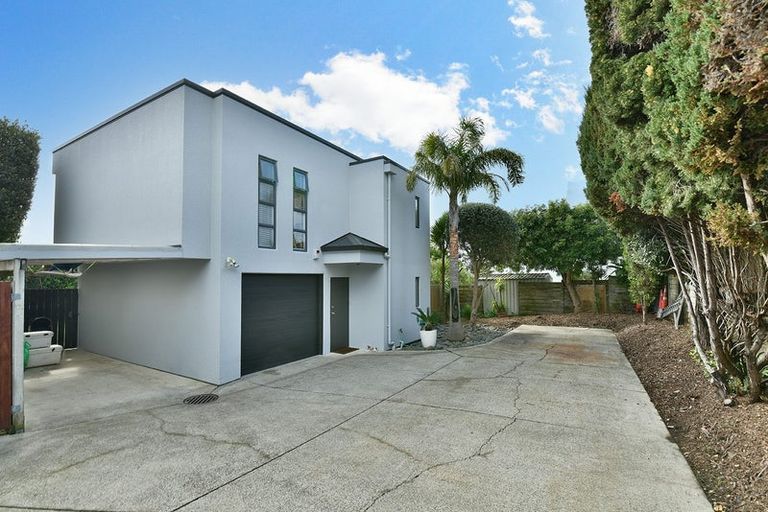Photo of property in 2/1376 Whangaparaoa Road, Army Bay, Whangaparaoa, 0930
