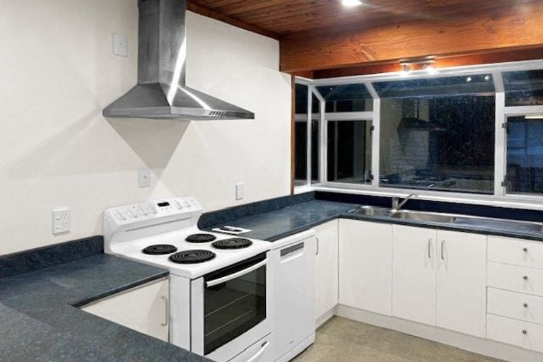 Photo of property in 77 Riverpark Crescent, Henderson, Auckland, 0610