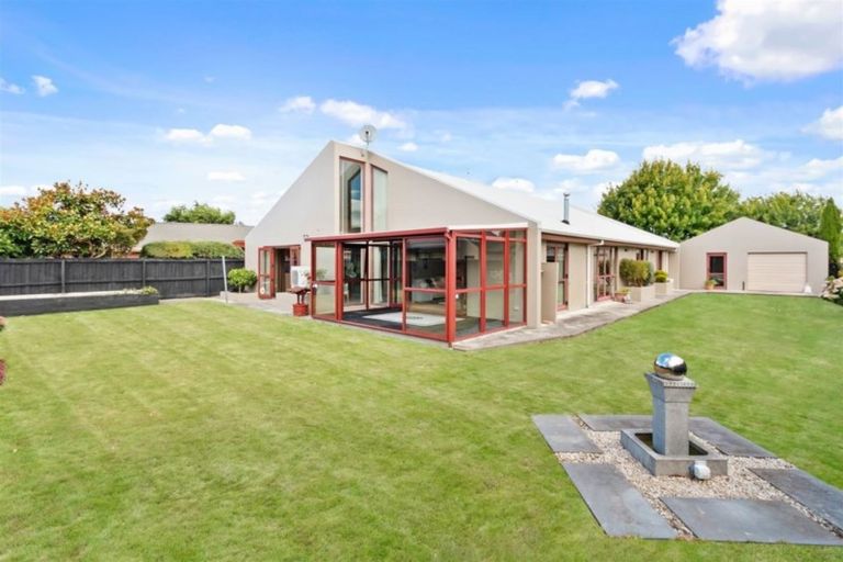 Photo of property in 7 Dinglebay Place, Casebrook, Christchurch, 8051